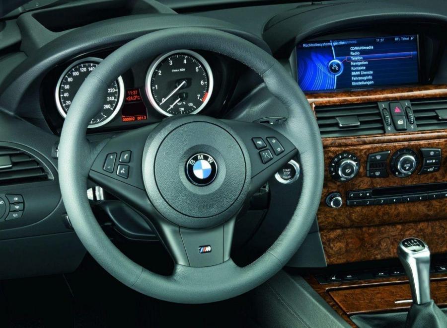 Панель приборов BMW 6-Series Edition Sport Coupe 2008 года  (фото 7 из 10)
